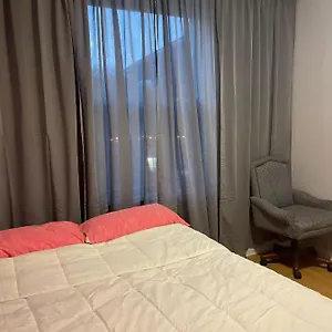Guest house Somerset With Full Kitchen, Ottawa