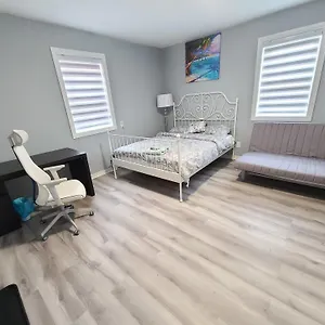 Bed & Breakfast Downtown Spacious, Ottawa